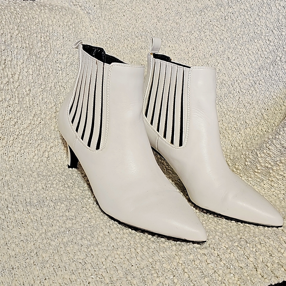 Bleeker & Bond Booties, White, 9